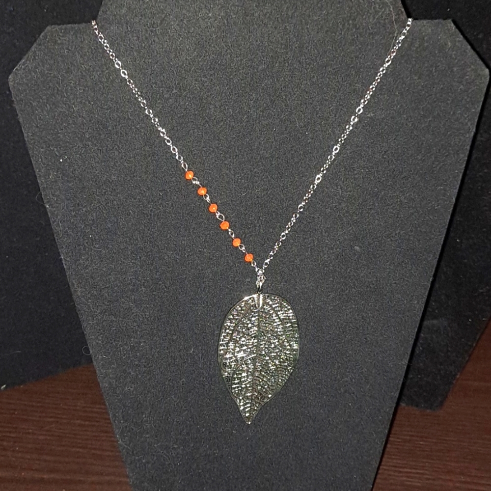 Leaf neckless